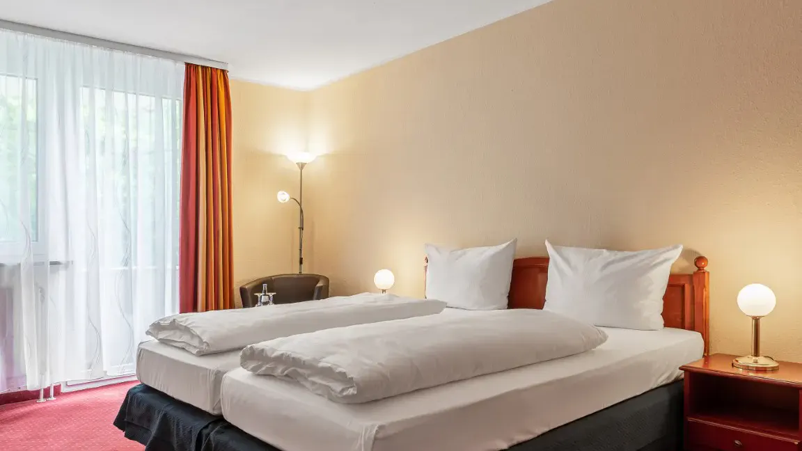Helles Doppelzimmer als Beispiel im INVITE Hotel an der Kaiserburg