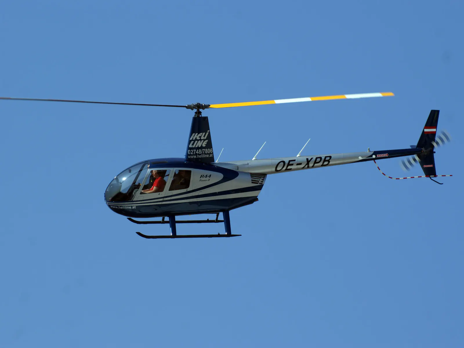 Hubschrauber fliegend