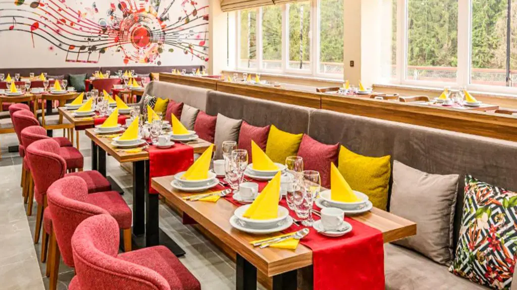 Frühstücksbereich im Hotel Schwarzbachtal