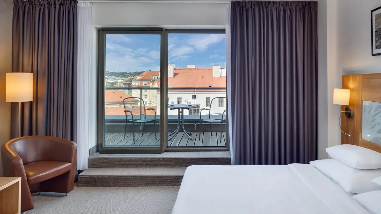 Beispiel eines Superior Zimmers mit Terrasse im Hermitage Hotel Prague