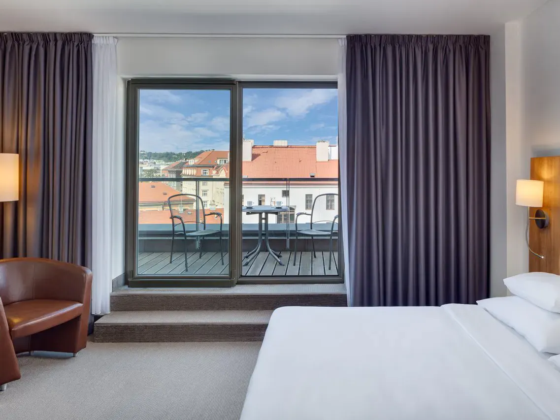 Beispiel eines Superior Zimmers mit Terrasse im Hermitage Hotel Prague