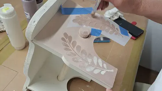 Workshop Hocker-Ucycling mit Schablonenmotiven