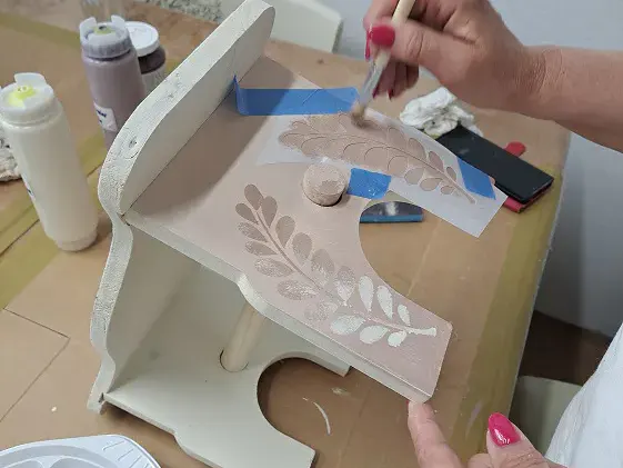 Workshop Hocker-Ucycling mit Schablonenmotiven