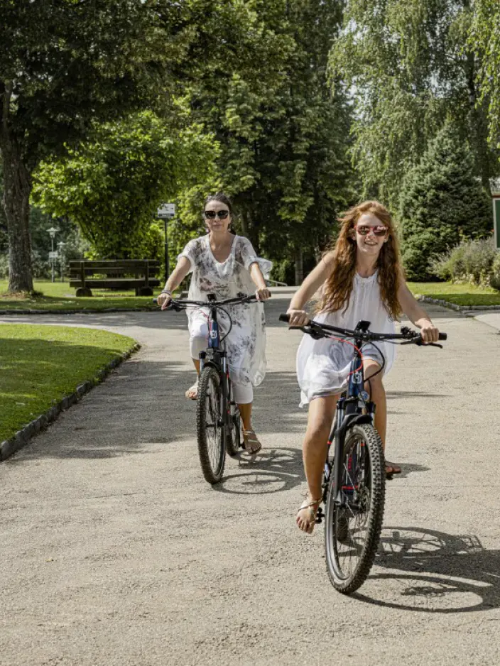 Radfahrer am Radweg in der Nähe des Hotels Ottenstein - Das Wohlfühlhotel