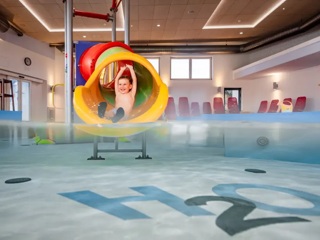 Wasserrutsche für die Kleinkinder in der H2O Hotel-Therme-Resort