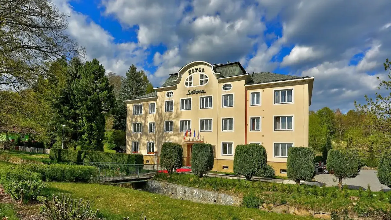 Hotel Subterra