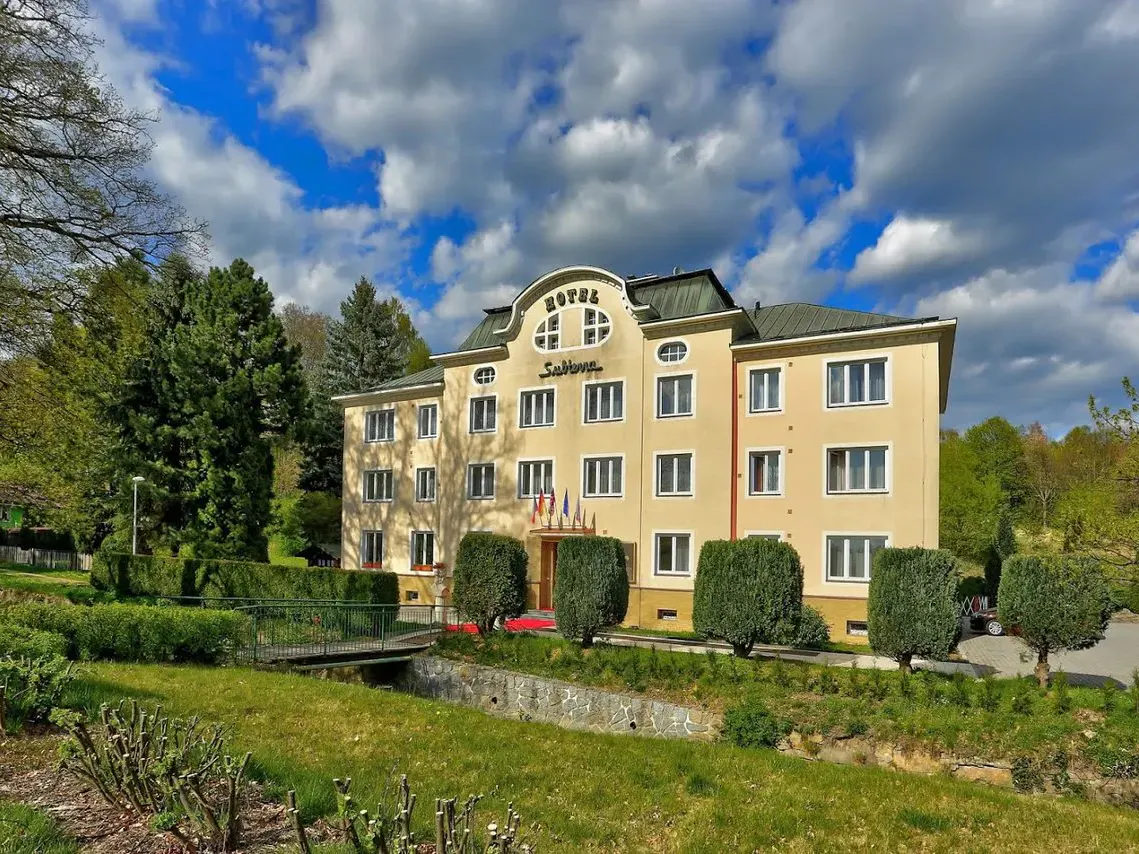 Hotel Subterra